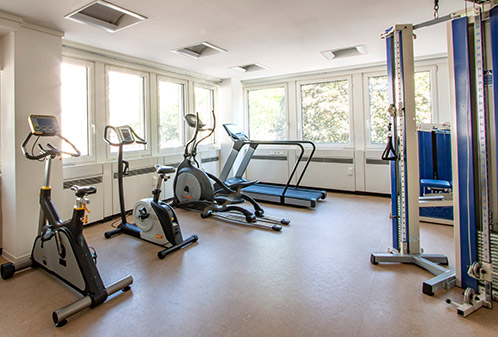Sportraum mit Geräten